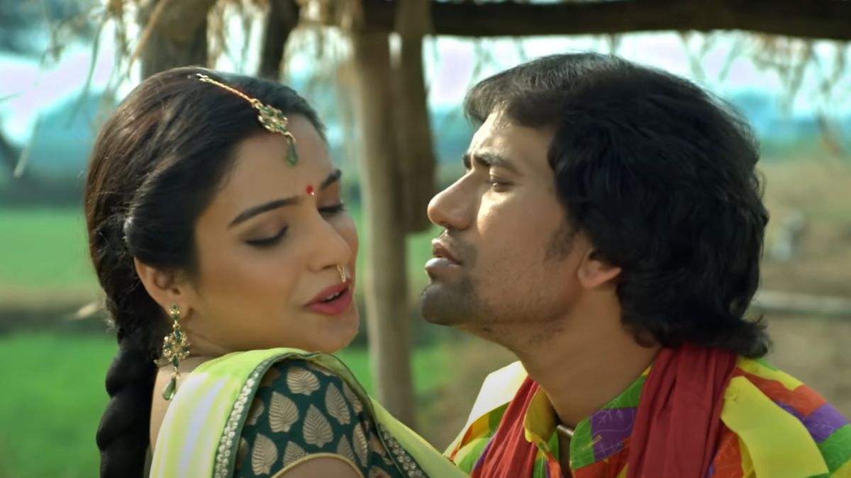 Bhojpuri Song Nirahua Amrapali Dubey
